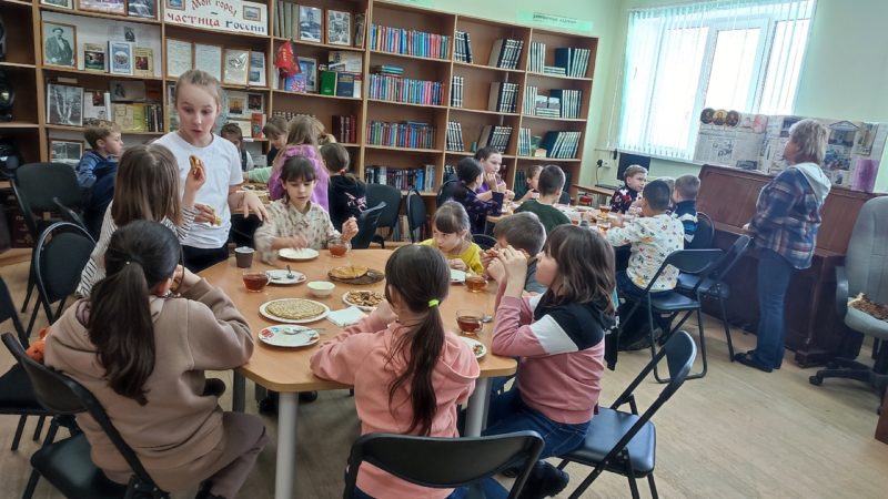 Юные тучковцы встречали Масленицу