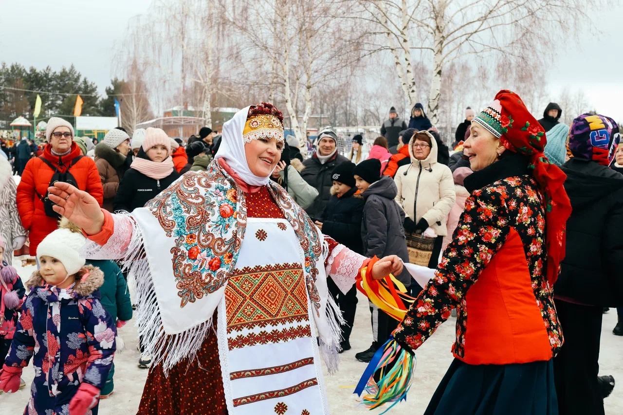 Праздник солнца масленица. Масленица. Широкая Масленица. Масленица картинки. Русский праздник Масленица.