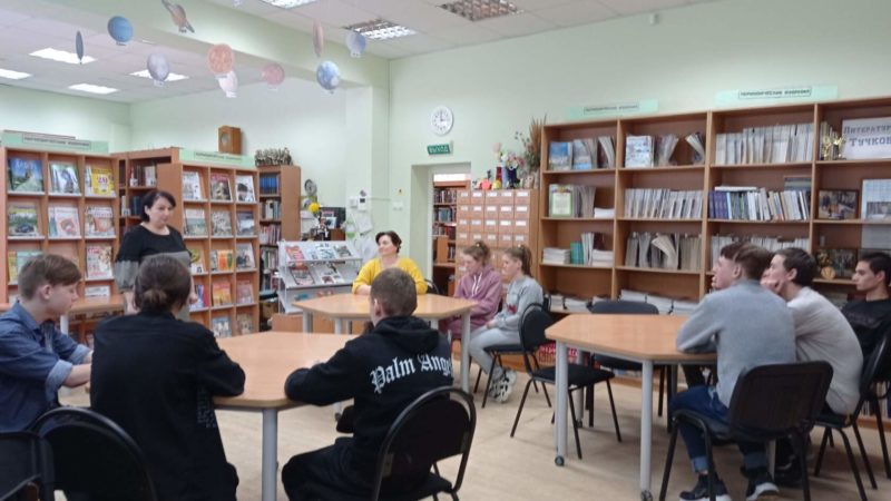 Тучковские школьники делали открытки для мужчин