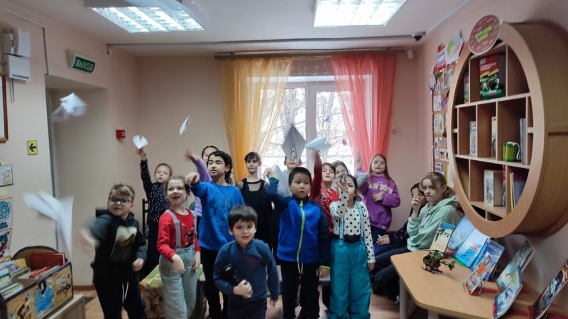 В Тучковской библиотеке запускали самолеты