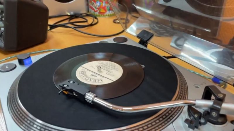 Юные ружане слушали патефон