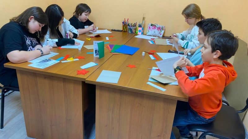 Горбовцы делали открытки и играли в шашки