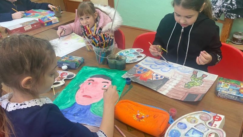 Космодемьянцы готовили подарки для пап