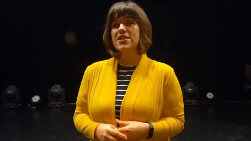 Ружанам напомнили, как вести себя в театре