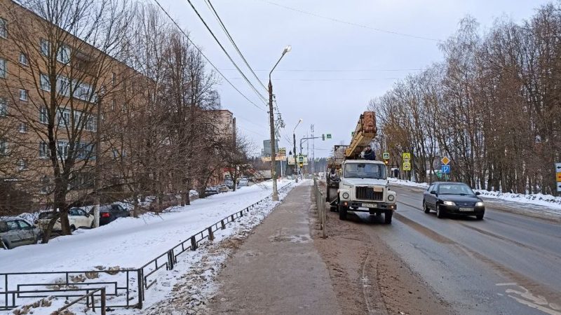 В Рузском округе меняют лампы в фонарях