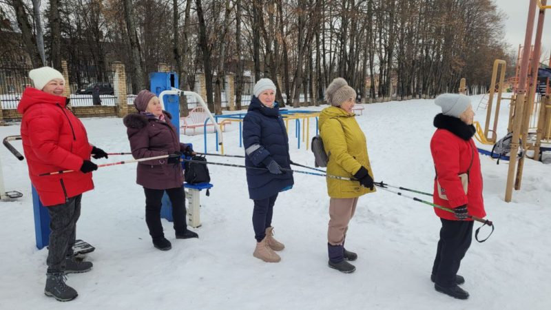 Пенсионеров приглашают заняться ходьбой