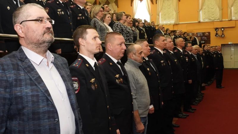 Николай Пархоменко вручил награды преподавателям областного филиала университета МВД РФ