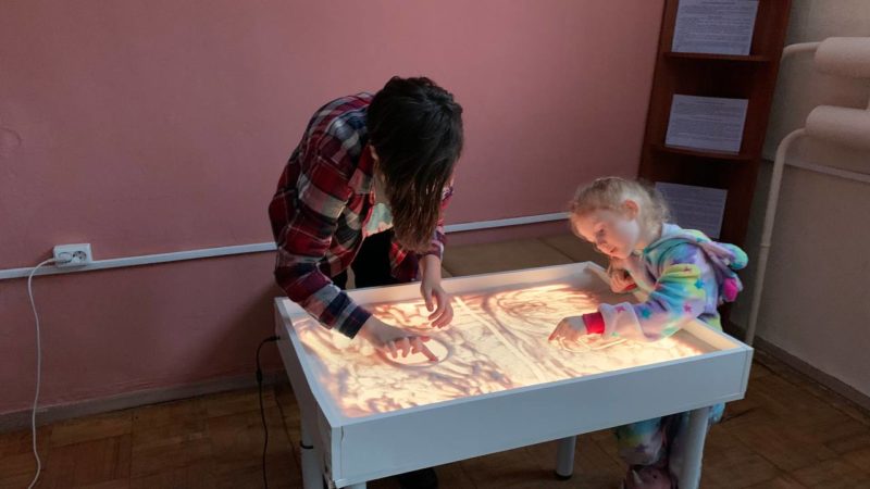 «Песочный клуб» Рузской библиотеки подготовился к папиному празднику