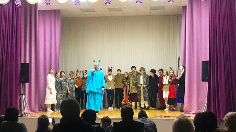 В Горбово студенты показали спектакль