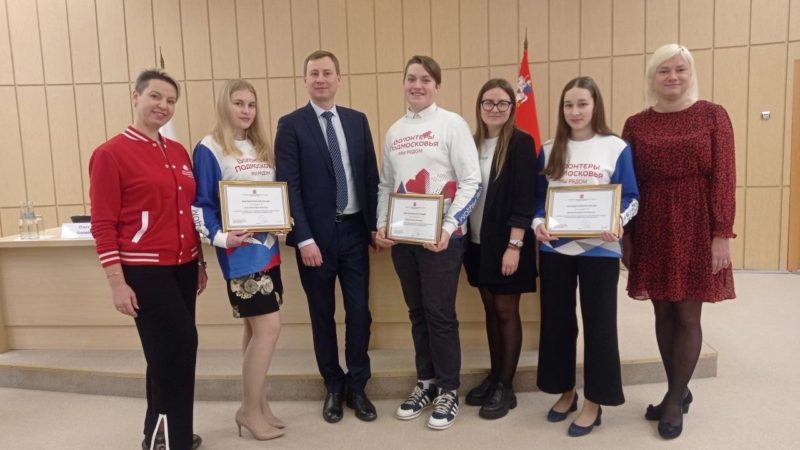 Волонтер из Тучковской школы получила награду