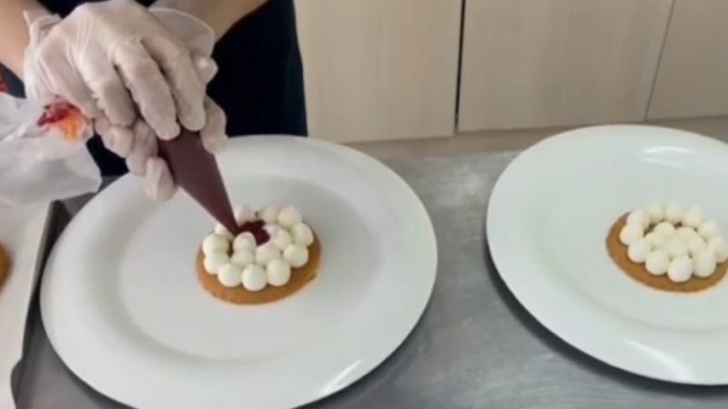 Тучковские студенты участвовали в кондитерском мастер-классе