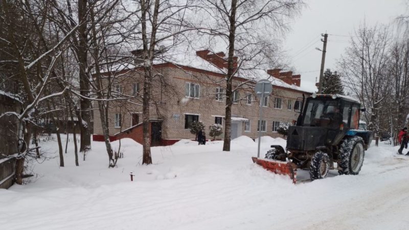 В Рузском округе расчищают от снега общественные территории