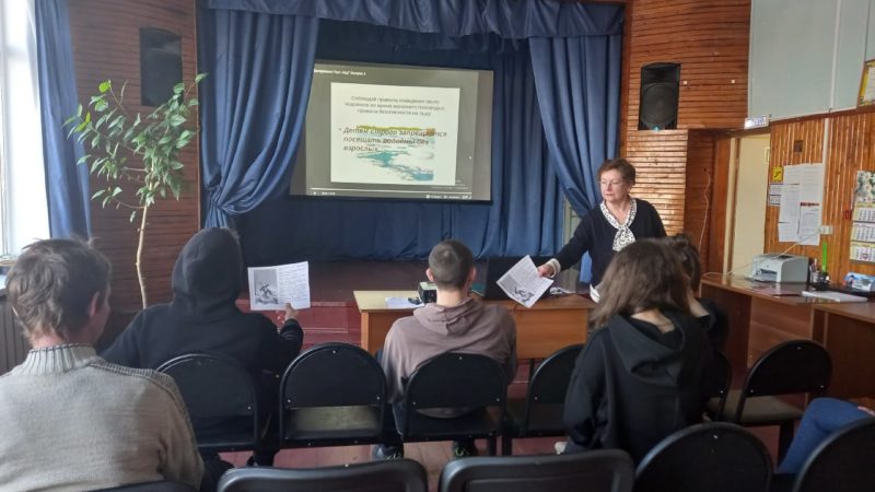 Богородцам раздали памятки о безопасности весной