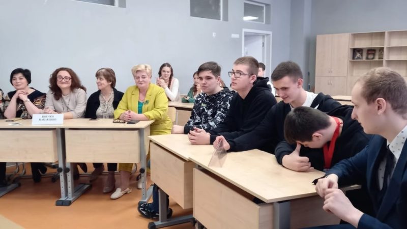 В Тучковской школе прошла интеллектуальная игра между учителями и старшеклассниками