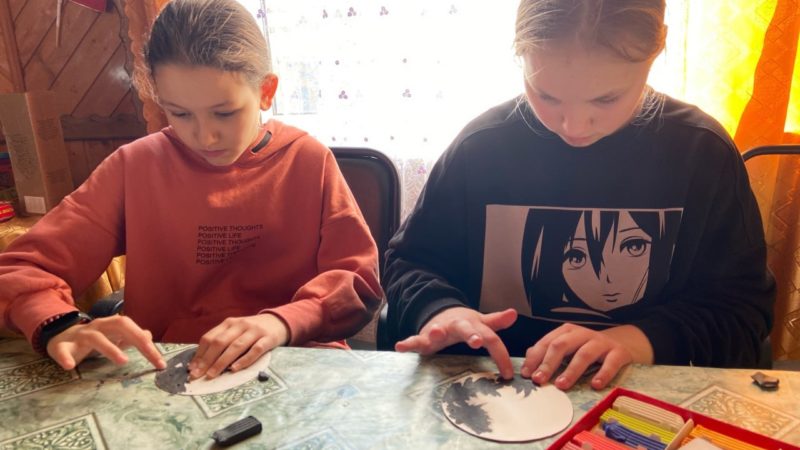 Орешкинцы делали хохломские орнаменты