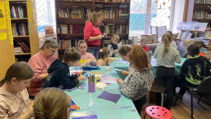 Дороховчане мастерили панно с бабочками