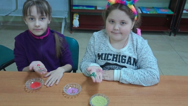 В Брикете дети плети паучков