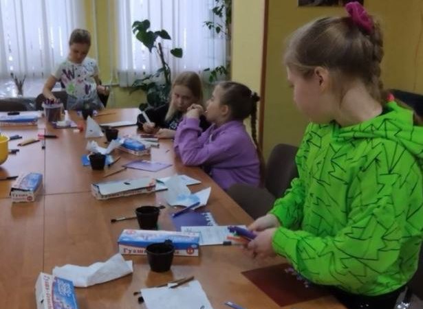 Колюбакинцы лепили фигурки из соленого теста