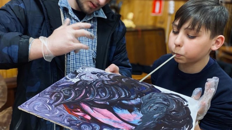 В Ивойловском клубе осваивали технику «Флюид Арт»