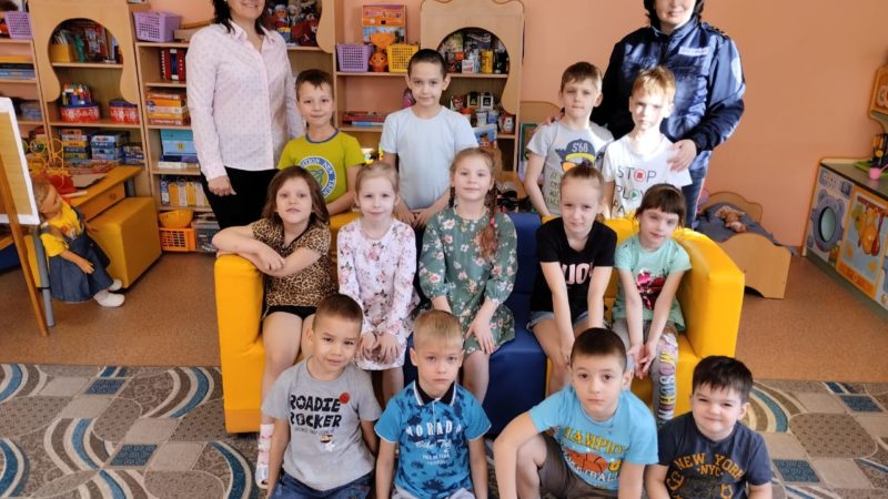 Сотрудники Госавтоинспекции провели занятие с маленькими ружанами