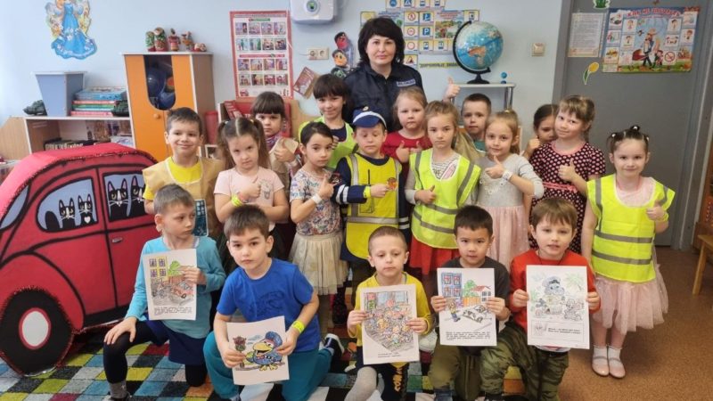 Нестеровские дошколята поиграли с госавтоинспекторами и усвоили дорожные правила