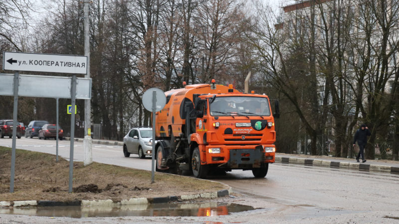 В Рузском округе проводится уборка на дорогах