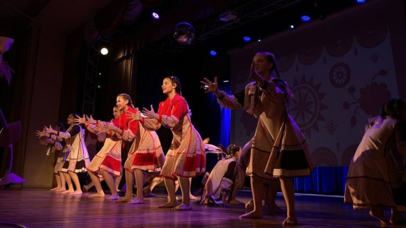 В Тучково пели и танцевали для женщин