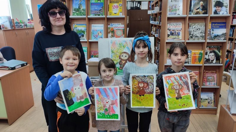 Чебурашка с мимозой – для мам юных тучковцев