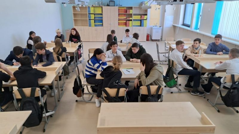 Тучковские школьники придумали сказку о молекулах