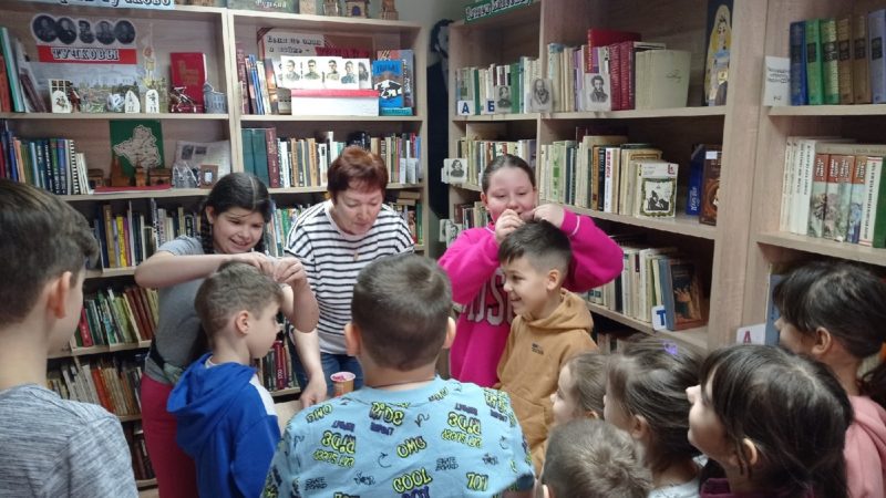 В Тучковской библиотеке собирали бусы и делали прически