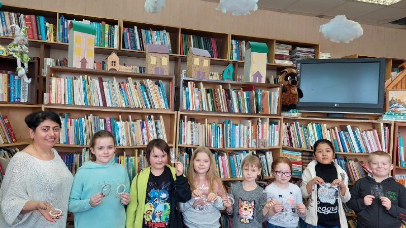 Дороховчане делали бусы и подвески