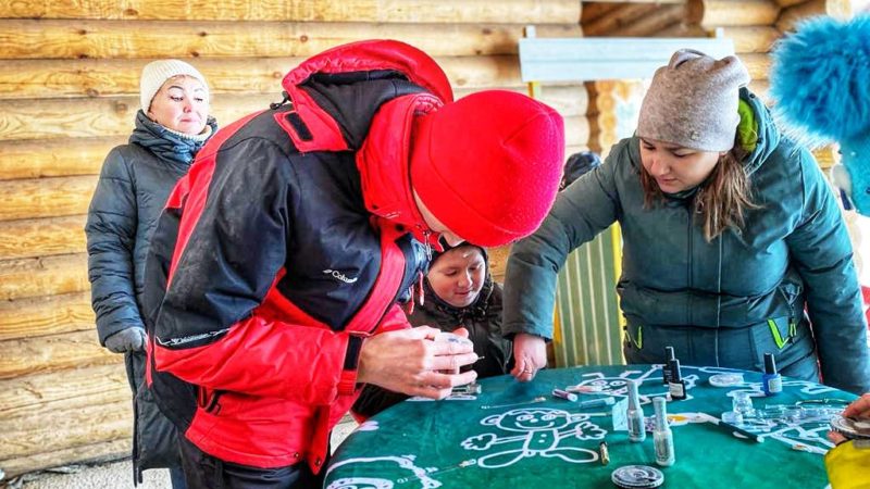 На Городке поздравляли женщин с праздником