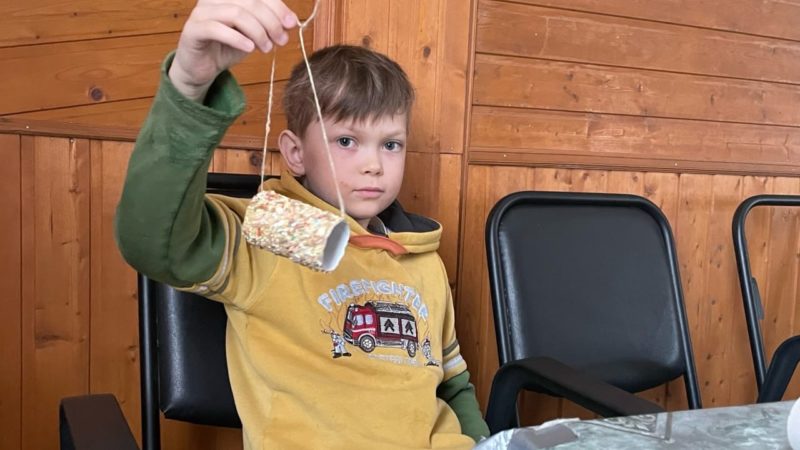 В Орешках делали кормушки для пернатых