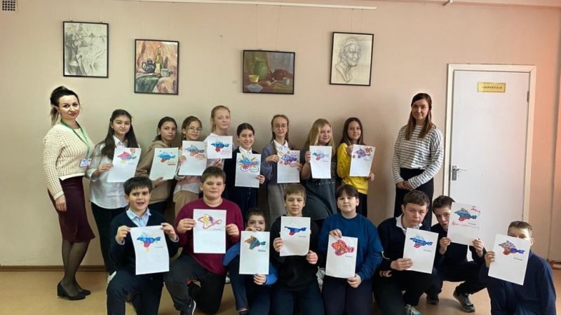 Гимназисты осваивали «Севастопольскую роспись»