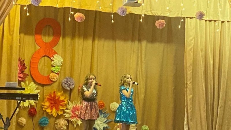 Орешкинцам пели о любви