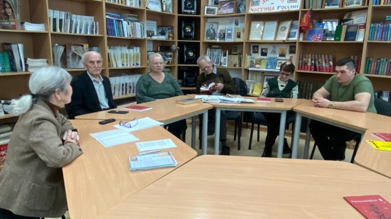 Тучковские литераторы вспоминали произведения о женщине и матери