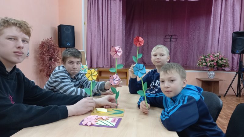 В Воскресенском СДК готовили сюрпризы для мам