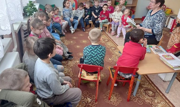 Библиотекарь Златоустово провела фольклорное занятие в детском саду