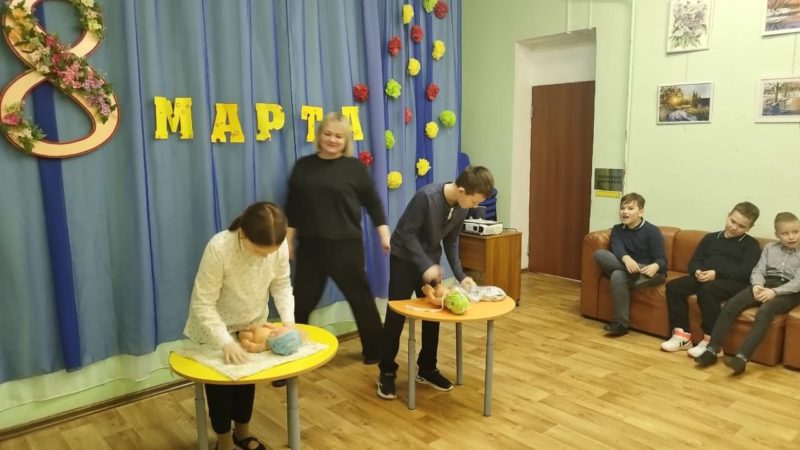 В Рузской библиотеке собрались юные бойцы и модницы