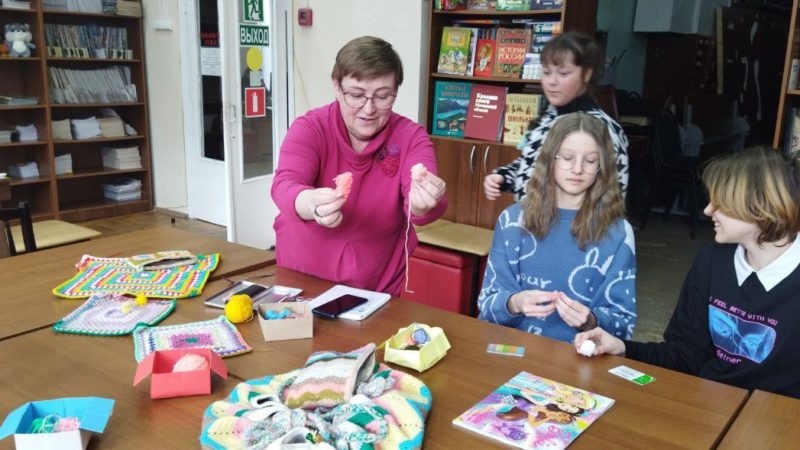 Помпоны своими руками – в Рузской библиотеке