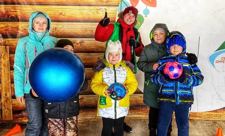 На Городке соревновались дети в эстафете