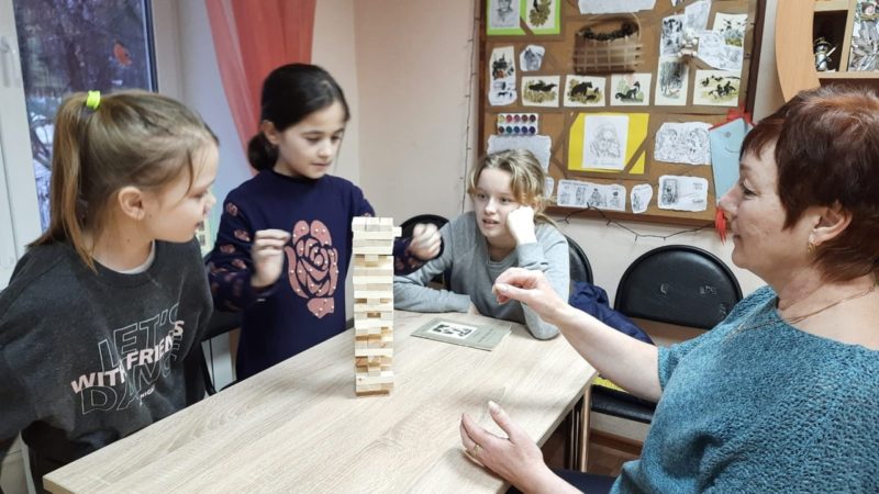 В Тучковской библиотеке играли в «Небоскреб» и на пианино