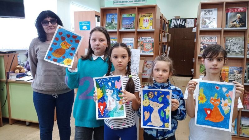 В Тучковской библиотеке рисовали весенних котиков