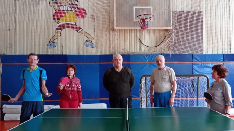 Пенсионеров приглашают играть в теннис