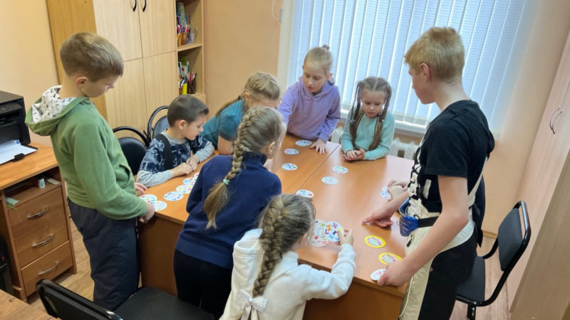 Почитать и поиграть – в Старорузской библиотеке