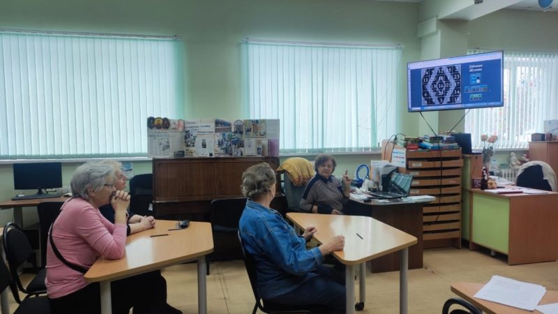 Тучковские пенсионеры делали зарядку для мозга