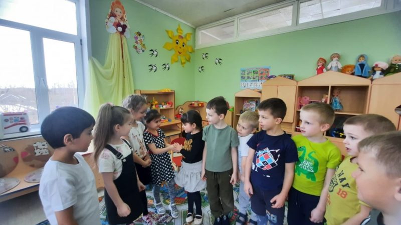 Нестеровские дошколята играли в «Вежливые слова»