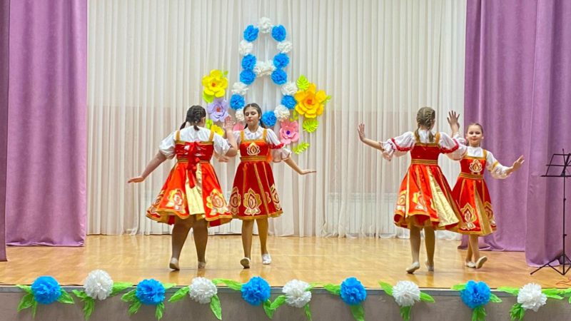 В Горбовском СДК прошел концерт для мам и бабушек