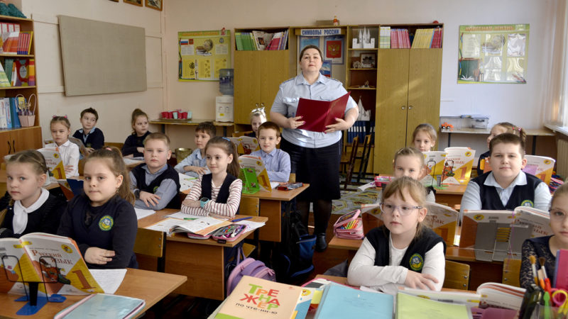 Полицейские предостерегли нововолковских школьников от экстремизма