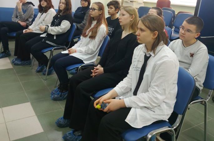 Беляногорские школьники побывали на выставке в Молодежном центре